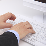 Excelについて質問です。 連続したセルの内容を同じ範囲分だけ他のセルへコピーではなく、＝で表示させたい場合に、効率的な方法はありますでしょうか？ 例：ページ1のA1～E5の内容を＝でページ2のA1～E5へ表示させたいので、 ページ2のA1～E5を選択→何かしらの動作ですべてのセルに＝が打てて ページ1のA1～E5を選択すると反映されている。といった感じです。 よろしくお願いいたします。