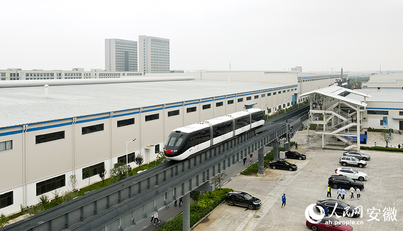 合肥比亚迪长丰园区的云巴。(人民网记者 王锐摄)