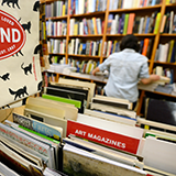 カクヨムを最近始めて投稿してみたのですが誰にも読まれません。完結はまだしていないのですが取り敢えず４話まで投稿しています。 そもそもあまり読まれないジャンルなのもあると思いますがみんなに読んでもらう方法はありますか？
それと宜しければ読んで感想を書いて頂きたいです。（カクヨムでも知恵袋でも可）
https://kakuyomu.jp/works/16818622170200686769