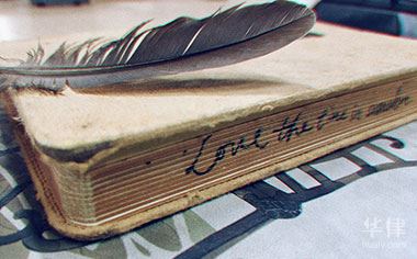 车辆停放在小区未付费被损坏,物业该不该赔