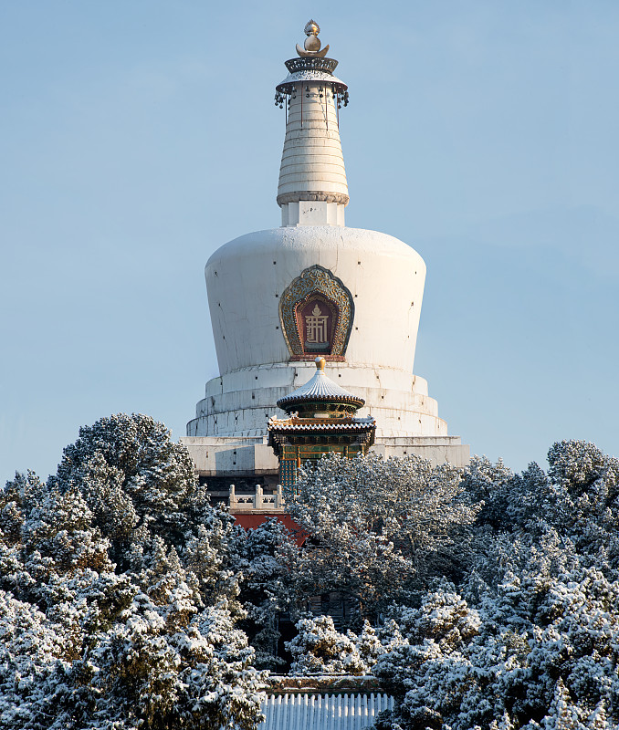 雪后天晴北海公园白塔图片下载
