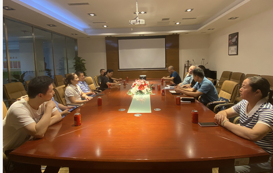 株洲市公安局综管支队在湘水湾小区针对社区养犬管理相关问题听取社区和居民意见