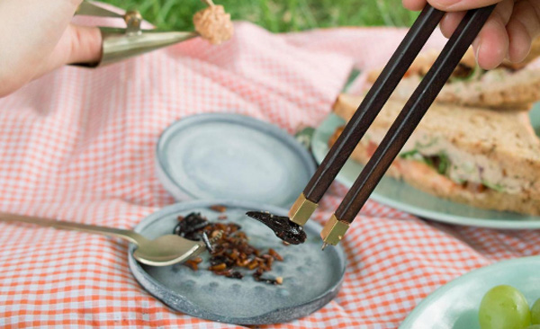 食虫餐具问世 吃虫子或有助解决食物短缺难题(组图)