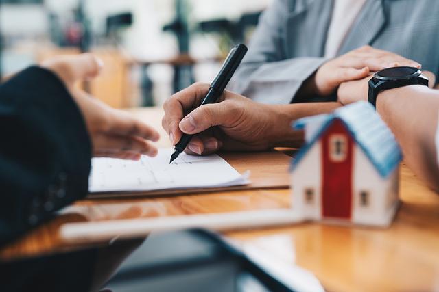 男方出资登记女方名下房产归谁 人民法院最终把房子“分”给了谁？